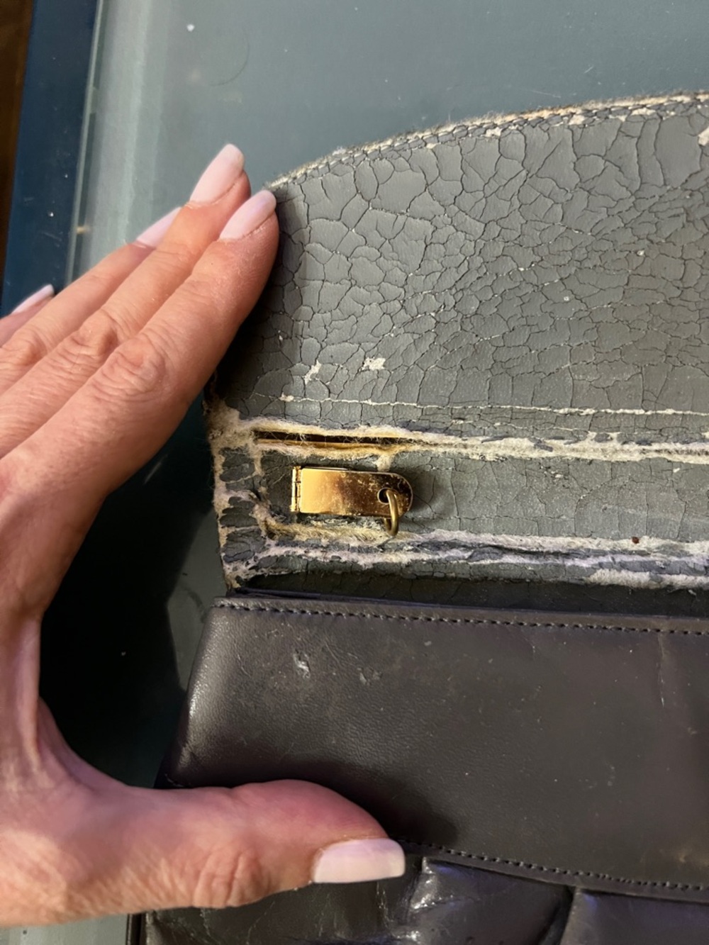 Givenchy grey Leather Fold-Over Clutch with Gold Logo - Picture 4 of 5